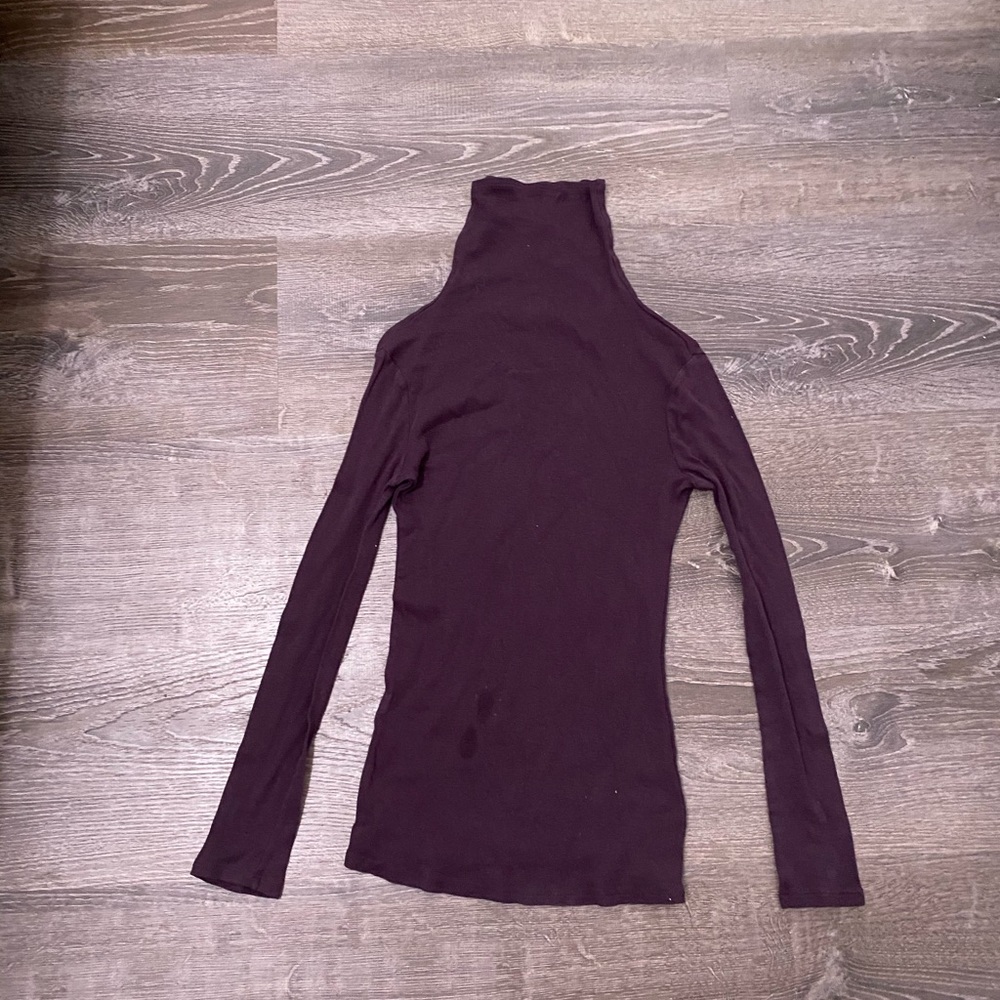 Maroon turtle neck tee